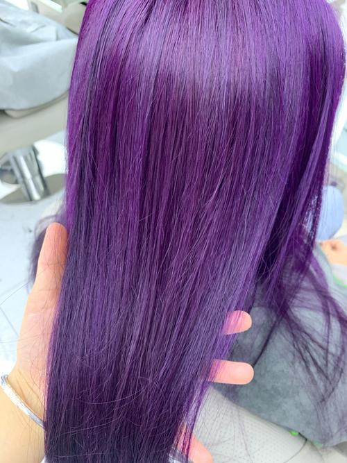 求紫红色和暗紫色头发的图片