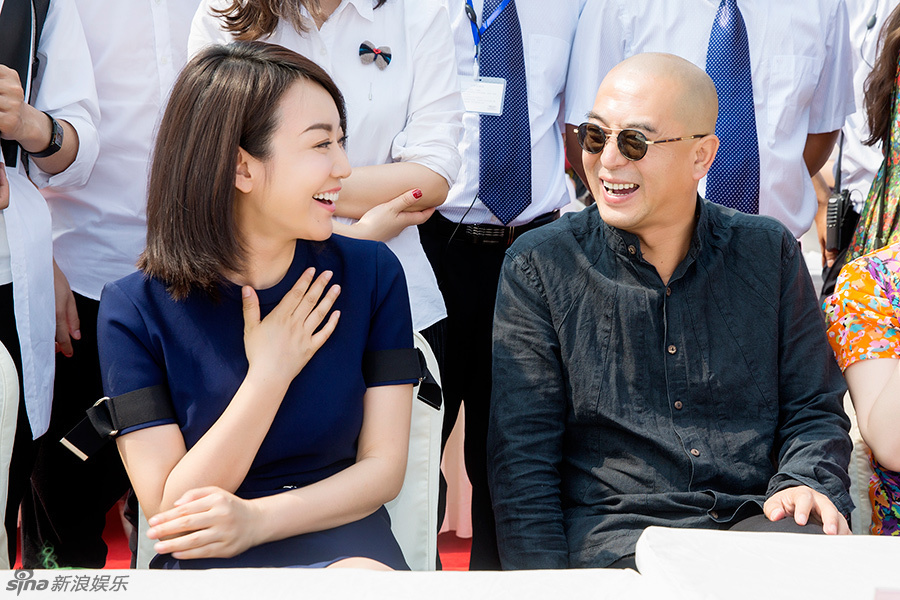 张嘉译和闫妮是什么关系