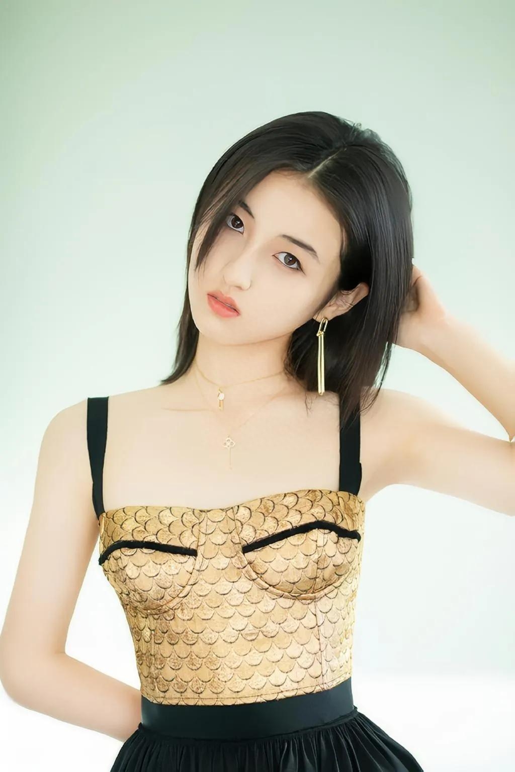 张子枫个人资料及父母是谁