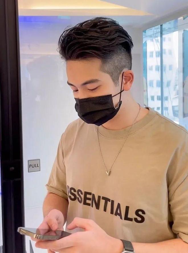 两边掏空的发型叫什么