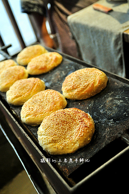 武大郎设宴打一成语是