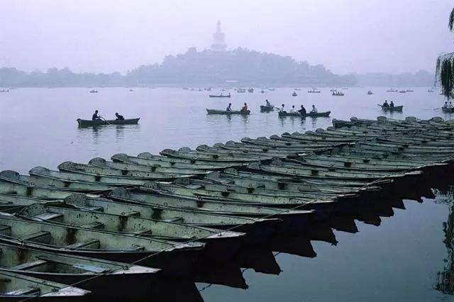 陌生的城市啊熟悉的角落里什么歌