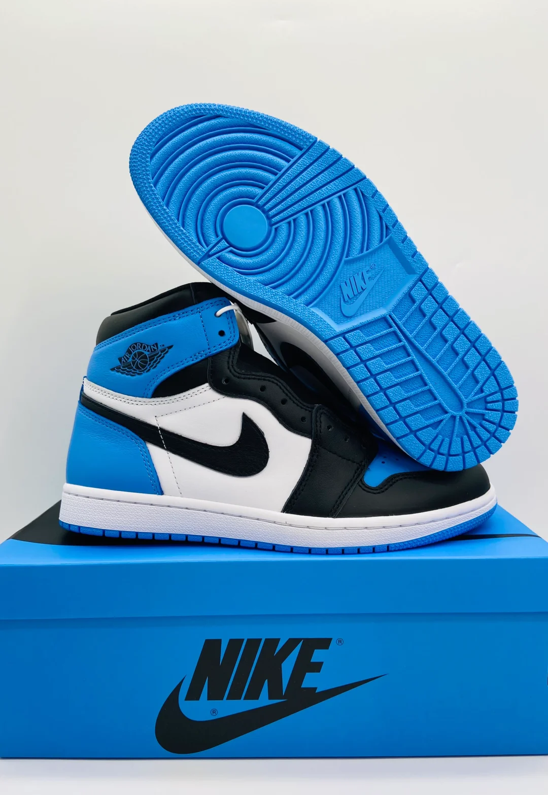 想买一双aj1正品价格多少?