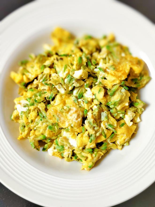 洋槐花炒鸡蛋的烹饪方法