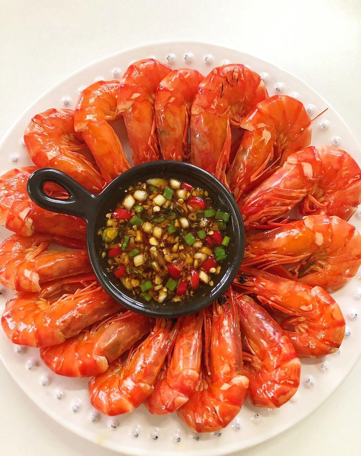 如何制作外酥里嫩的油炸大虾